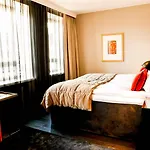 Otel F6. An Ascend Collection