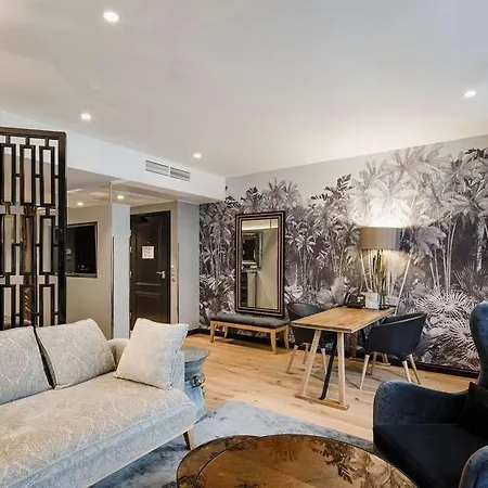 Hotel F6, Ascend Collection 3*